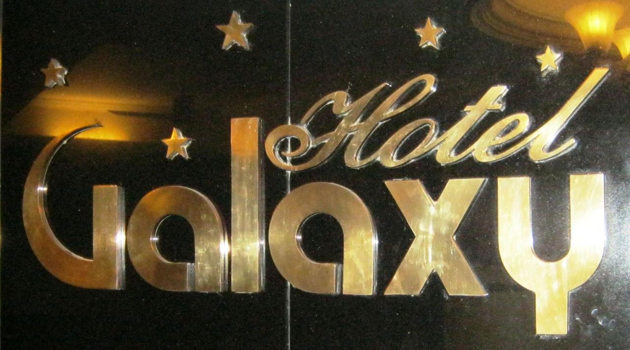Hotel Galaxy Surate Exterior foto